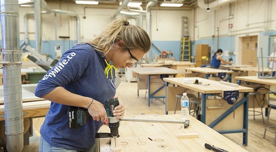 women_in_carpentry_171